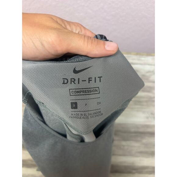 Nike Compression Shirt Womens Size Small Short Sleeve Gray Dri Fit Workout - Picture 1 of 12